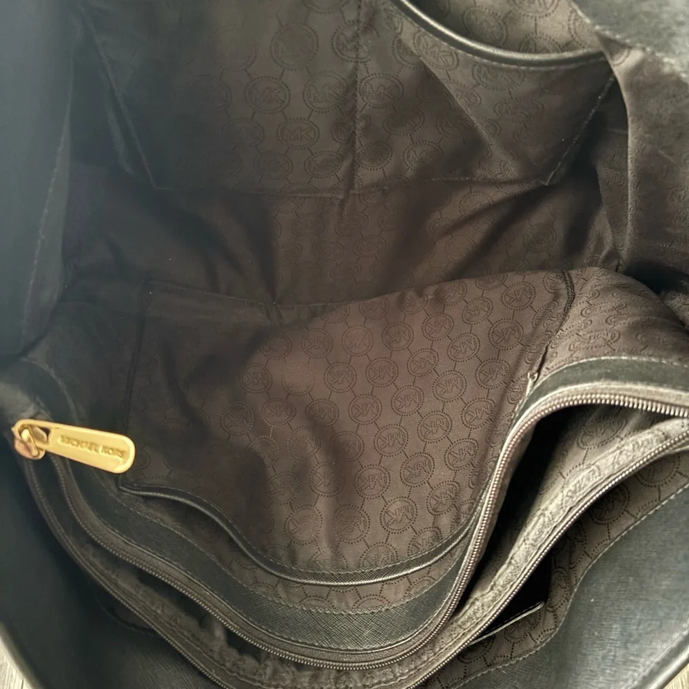 Michael Kors Jet Set Large Black Saffiano Leather Tote - Picture 3 of 5